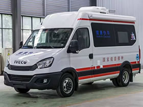 依維柯移動式疫苗接種車，可下鄉鎮